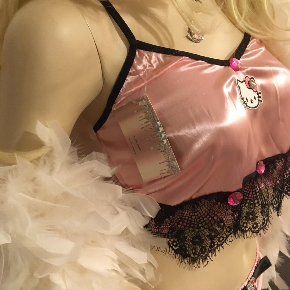 ADORABLE cotton candy pink satin hello kitty lingere and jewlery set! - Picture 5 of 17